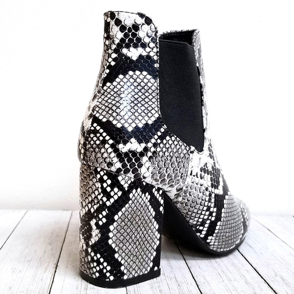New Snake Chelsea Heel Booties Ankle Boots - Picture 4 of 4